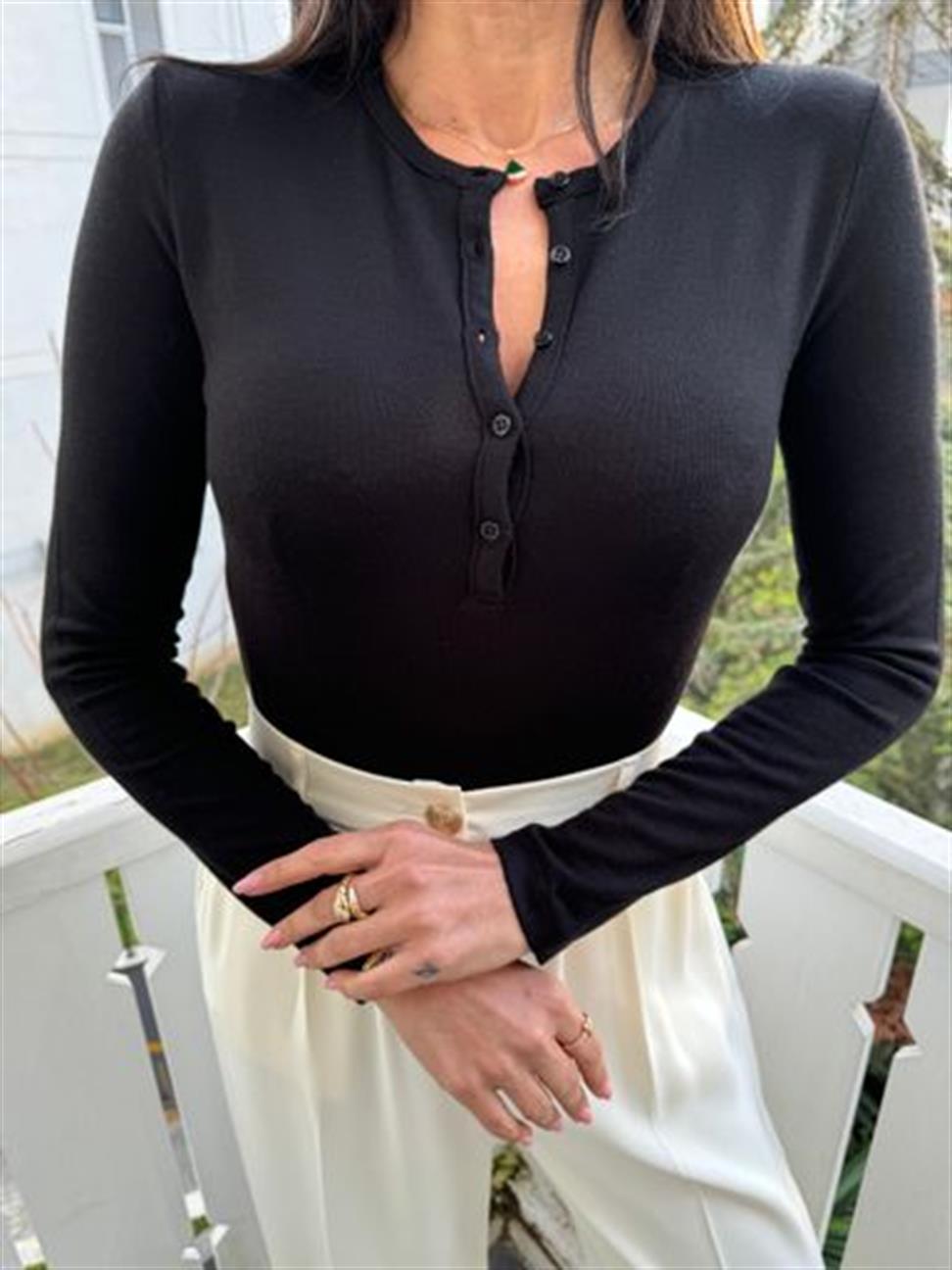Siyah Düğmeli Uzun Kollu Bluz