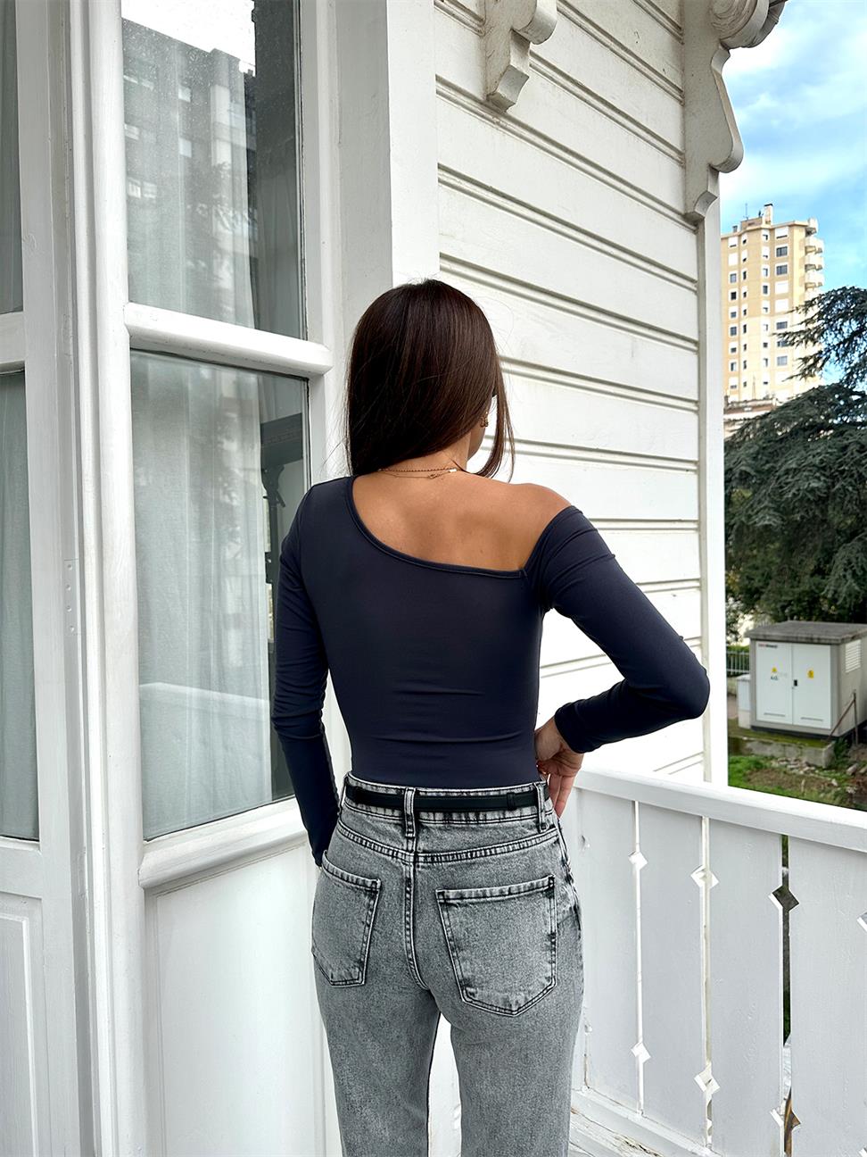 Antrasit Düşük Kol Pencere Detay Bodysuit