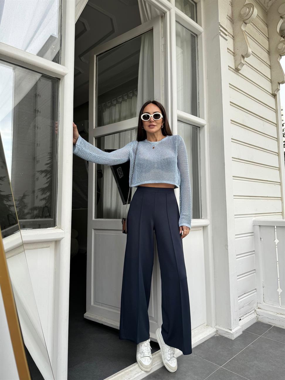 Bebe Mavisi Bisiklet Yaka Ajur Desen Crop Kazak