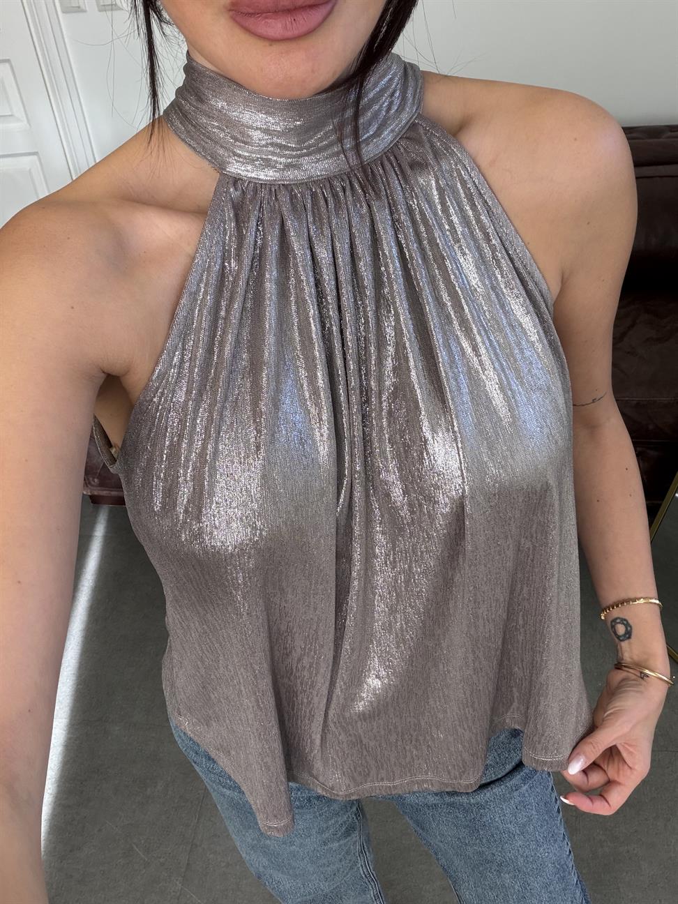 Bej Bağlama Detaylı Parlak Bluz