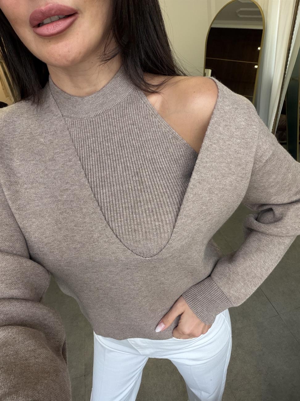 Bej İkili V Yaka Kazak