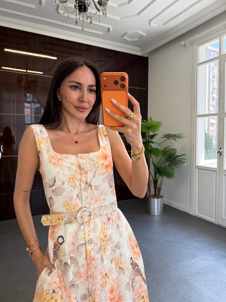 Bej Kare Yaka Kolsuz Düğmeli Elbise