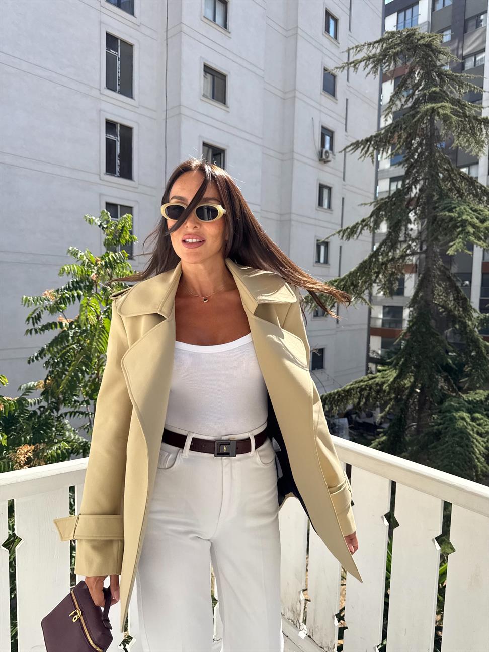 Bej Kemerli Kruvaze Yaka Ceket