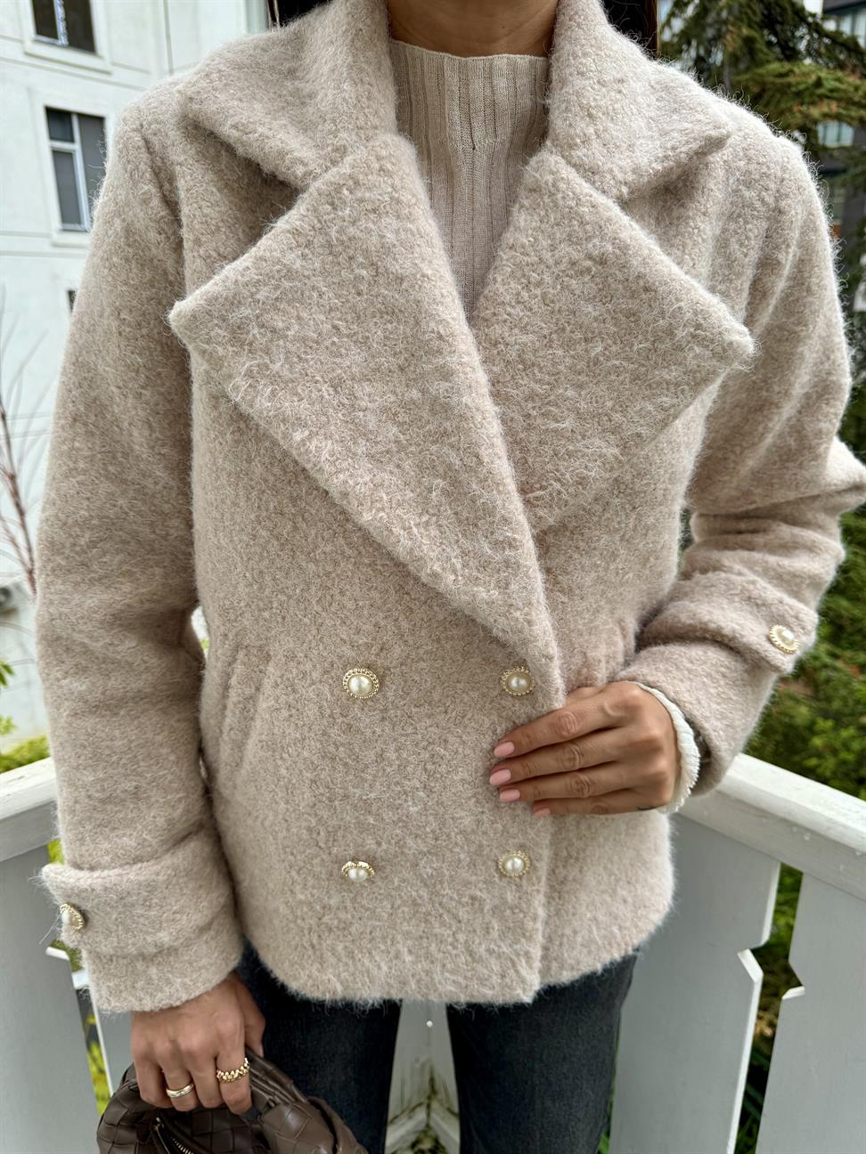 Bej Kırçıllı İnci Düğmeli Ceket