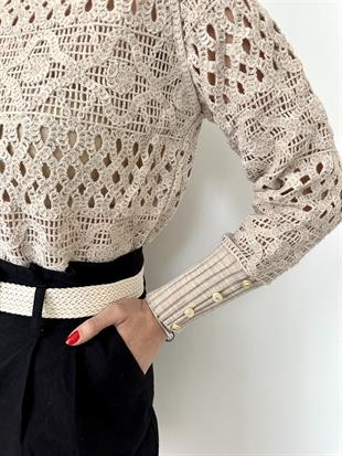 Bej Kolları Altın Renk Düğmeli Bluz