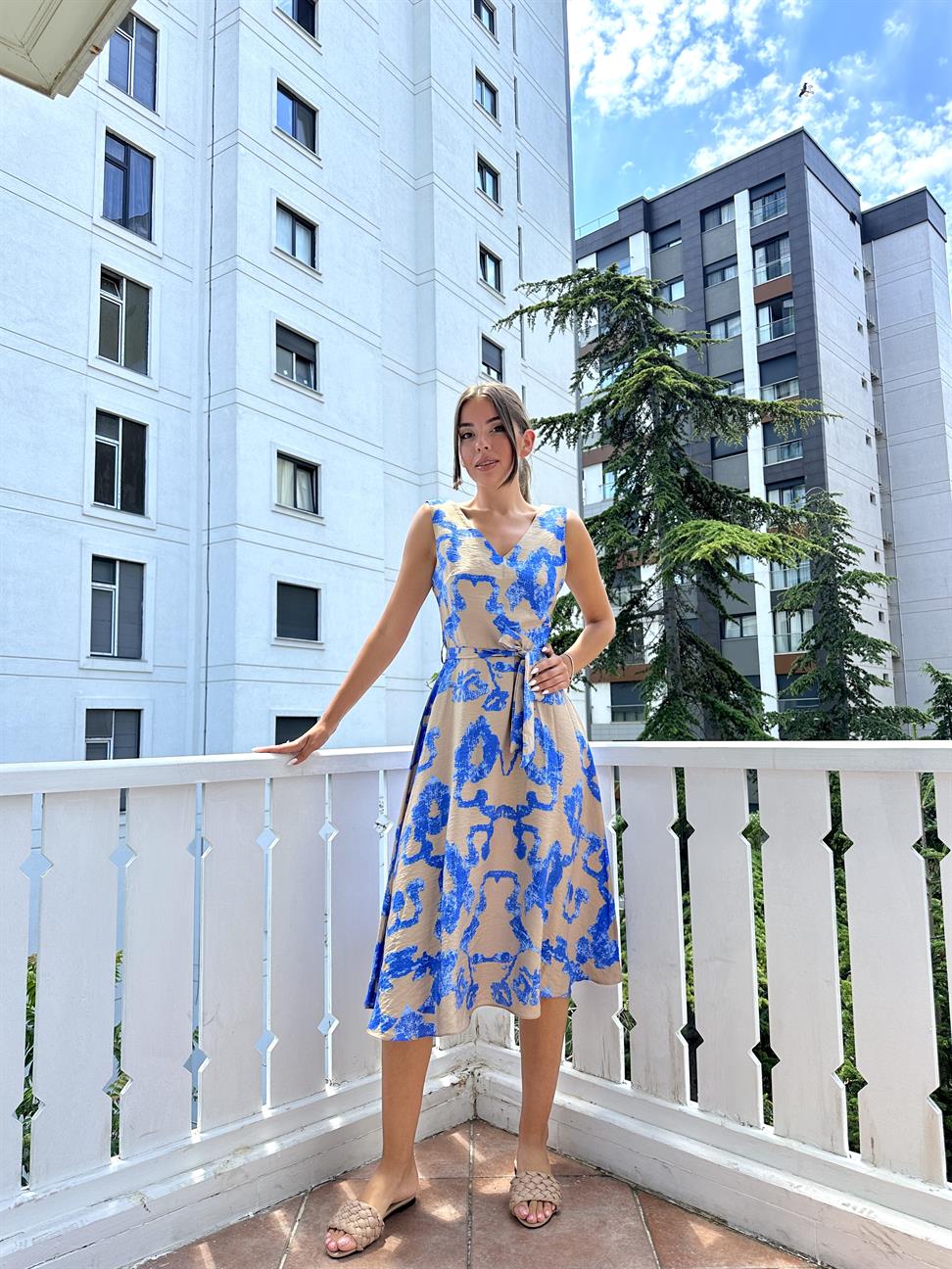 Bej Kolsuz Mavi Desenli Midi Elbise