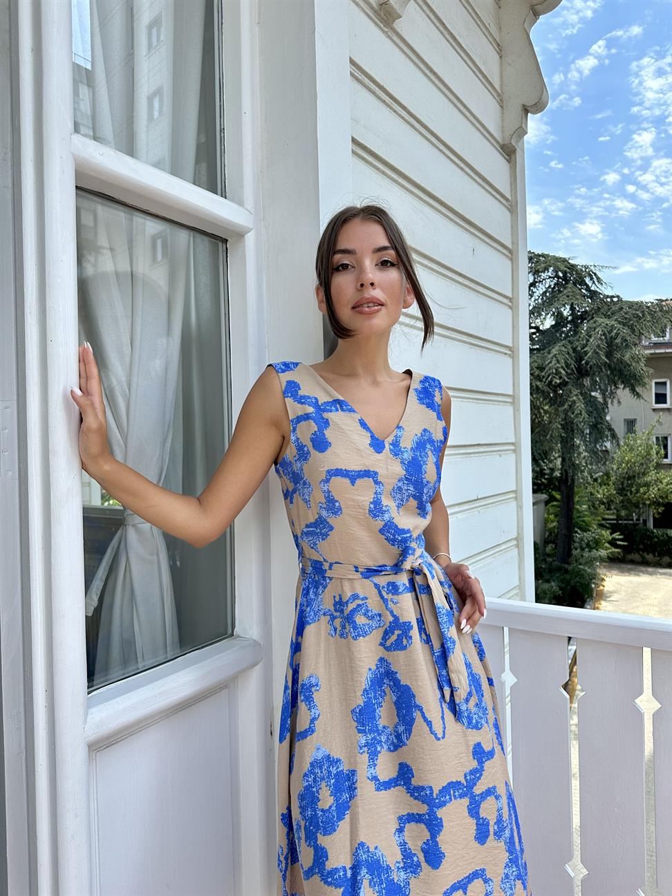 Bej Kolsuz Mavi Desenli Midi Elbise