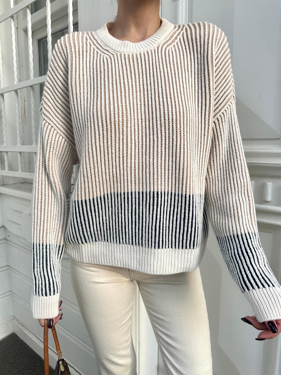 Bej-Lacivert Yakası Reglanlı Kazak