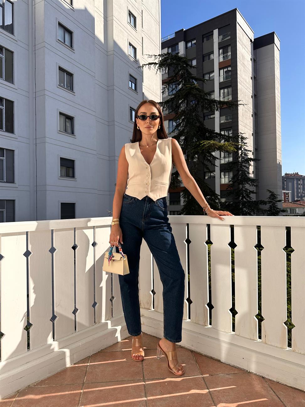 Bej Önden Düğmeli Yelek