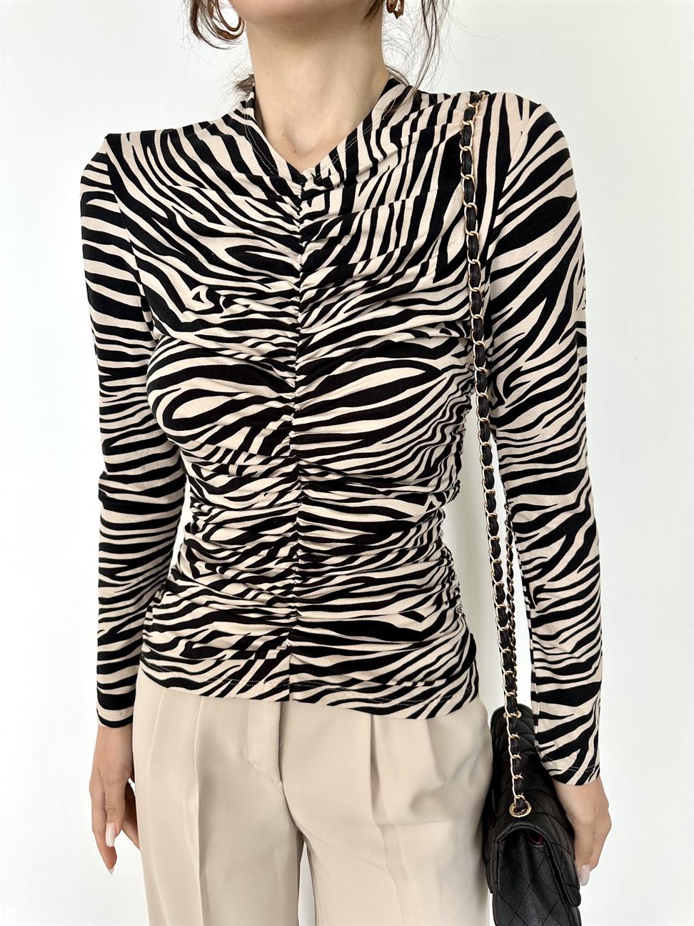 Bej Önü Büzgülü Bluz