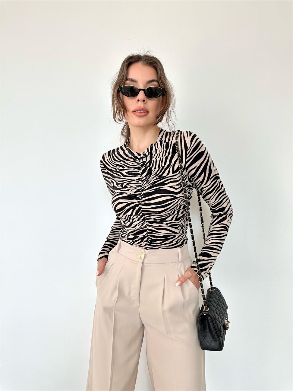 Bej Önü Büzgülü Bluz