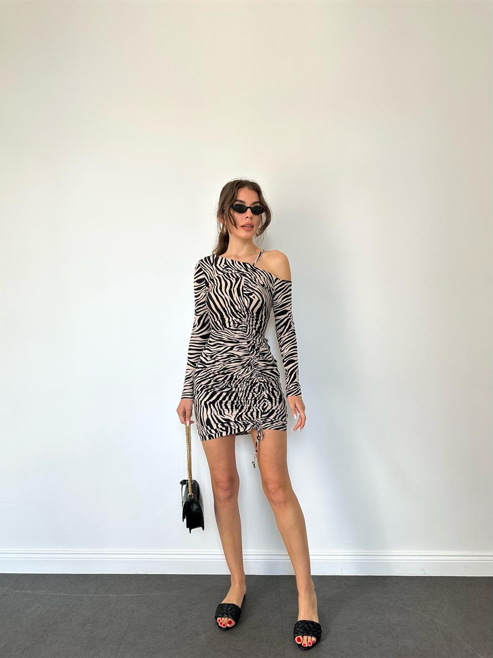 Bej Önü Büzgülü Elbise