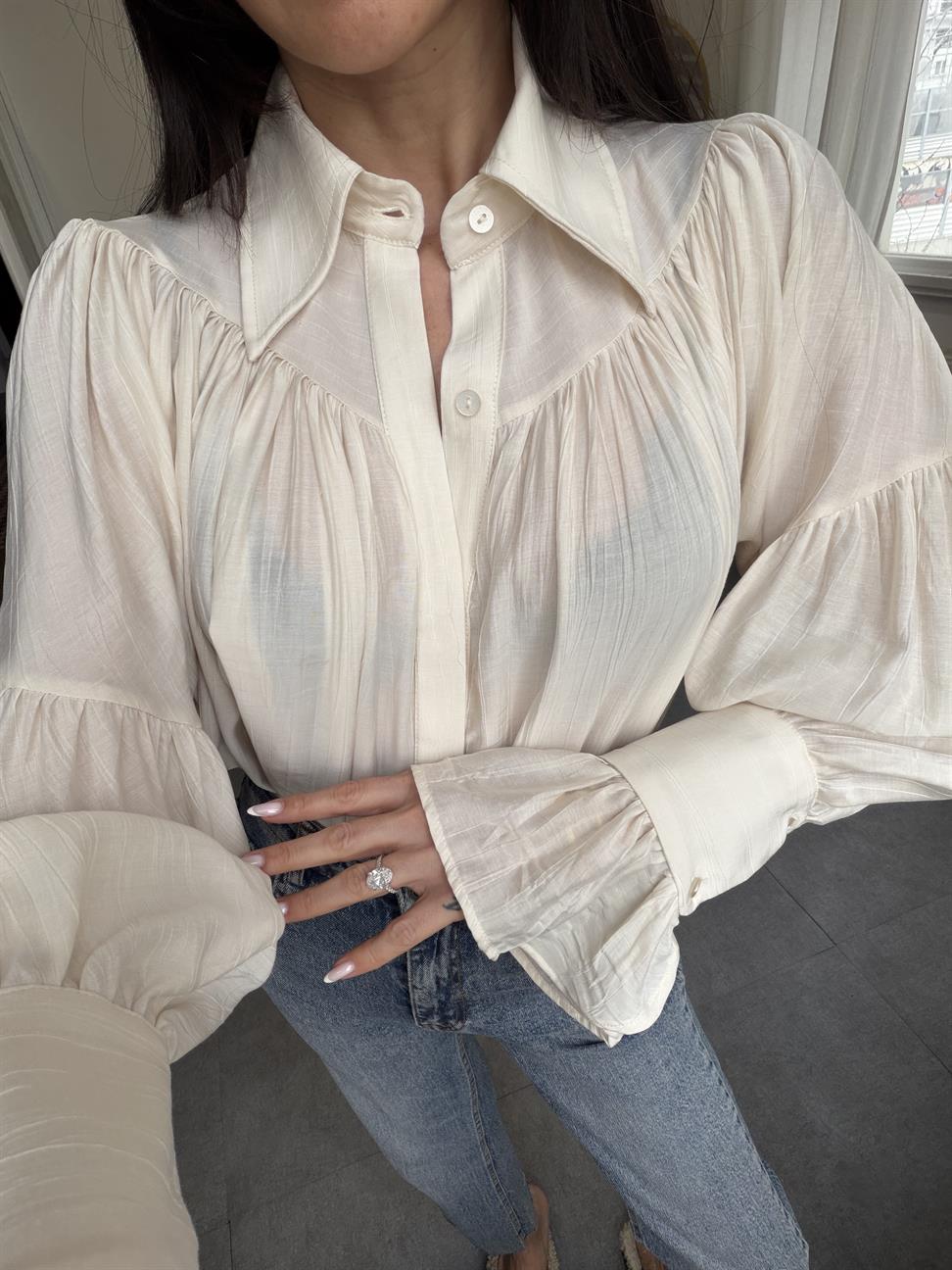 Bej Pileli Volan Kollu Gömlek