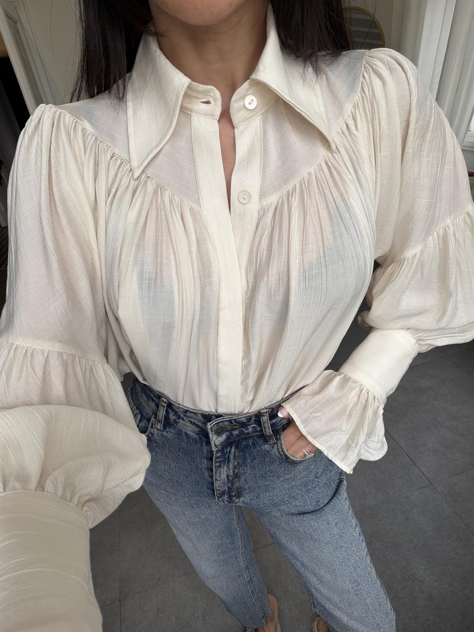 Bej Pileli Volan Kollu Gömlek