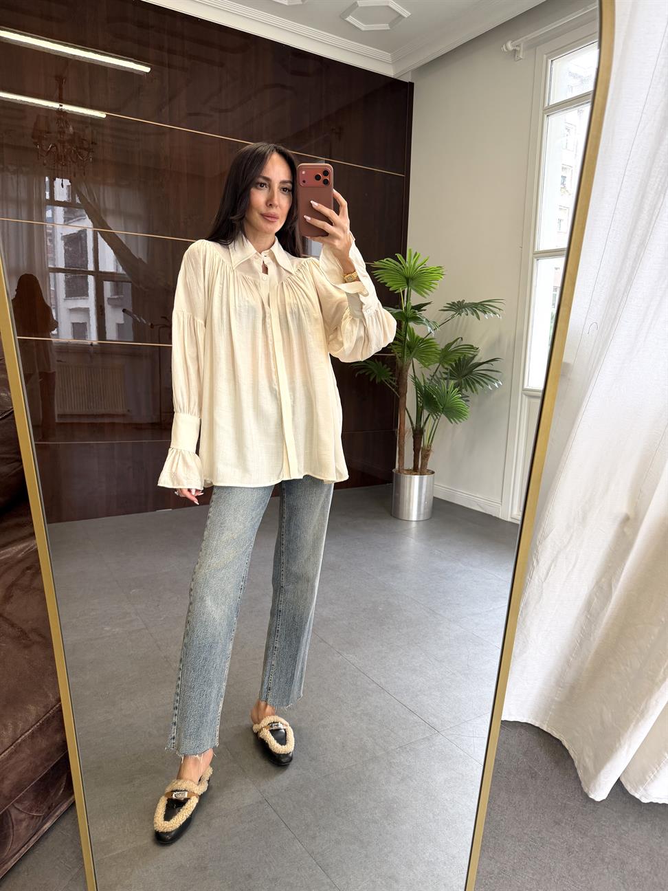 Bej Pileli Volan Kollu Gömlek