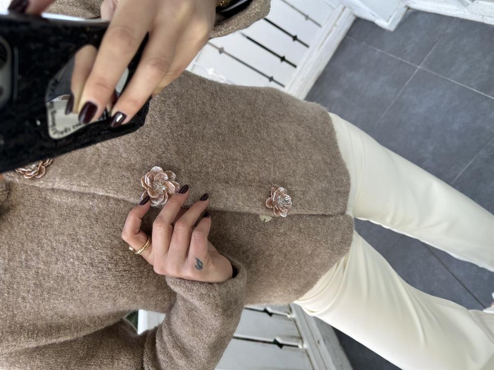 Bej Polo Yaka Çicek Çıtçıtlı Triko Hırka