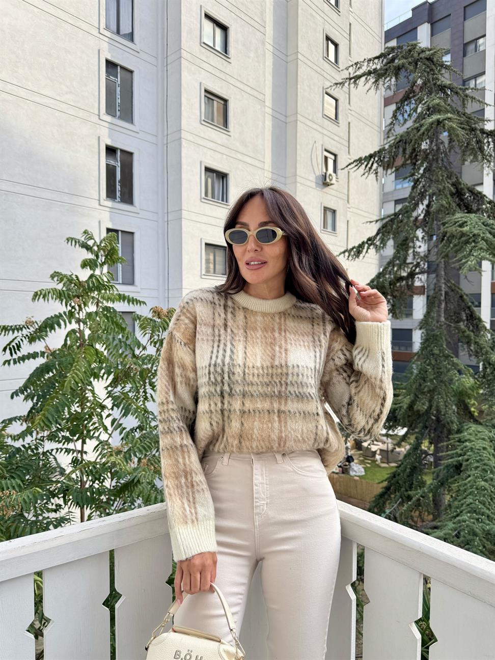 Bej Sakallı Ekoseli Kazak