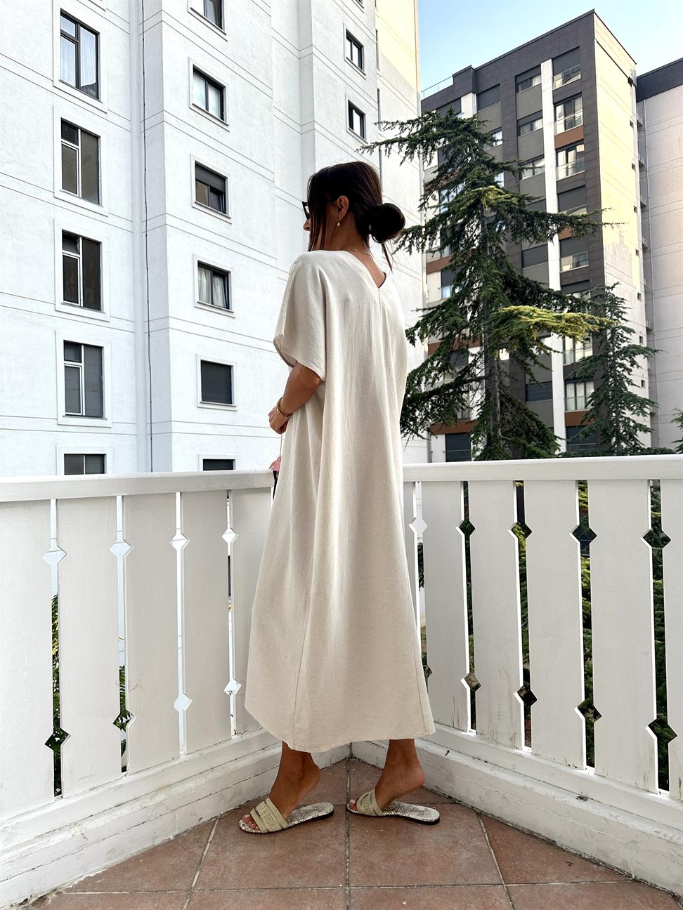 Bej V Yaka Basic Elbise