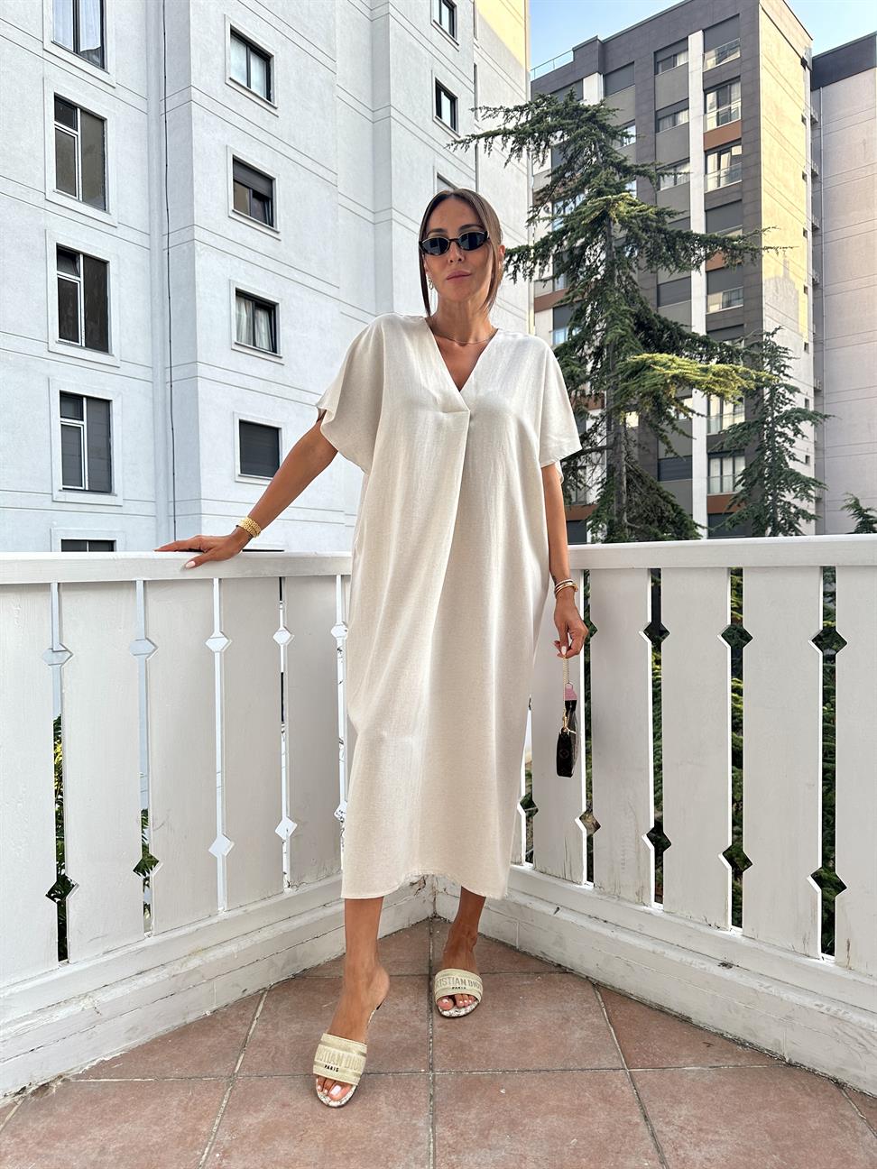 Bej V Yaka Basic Elbise