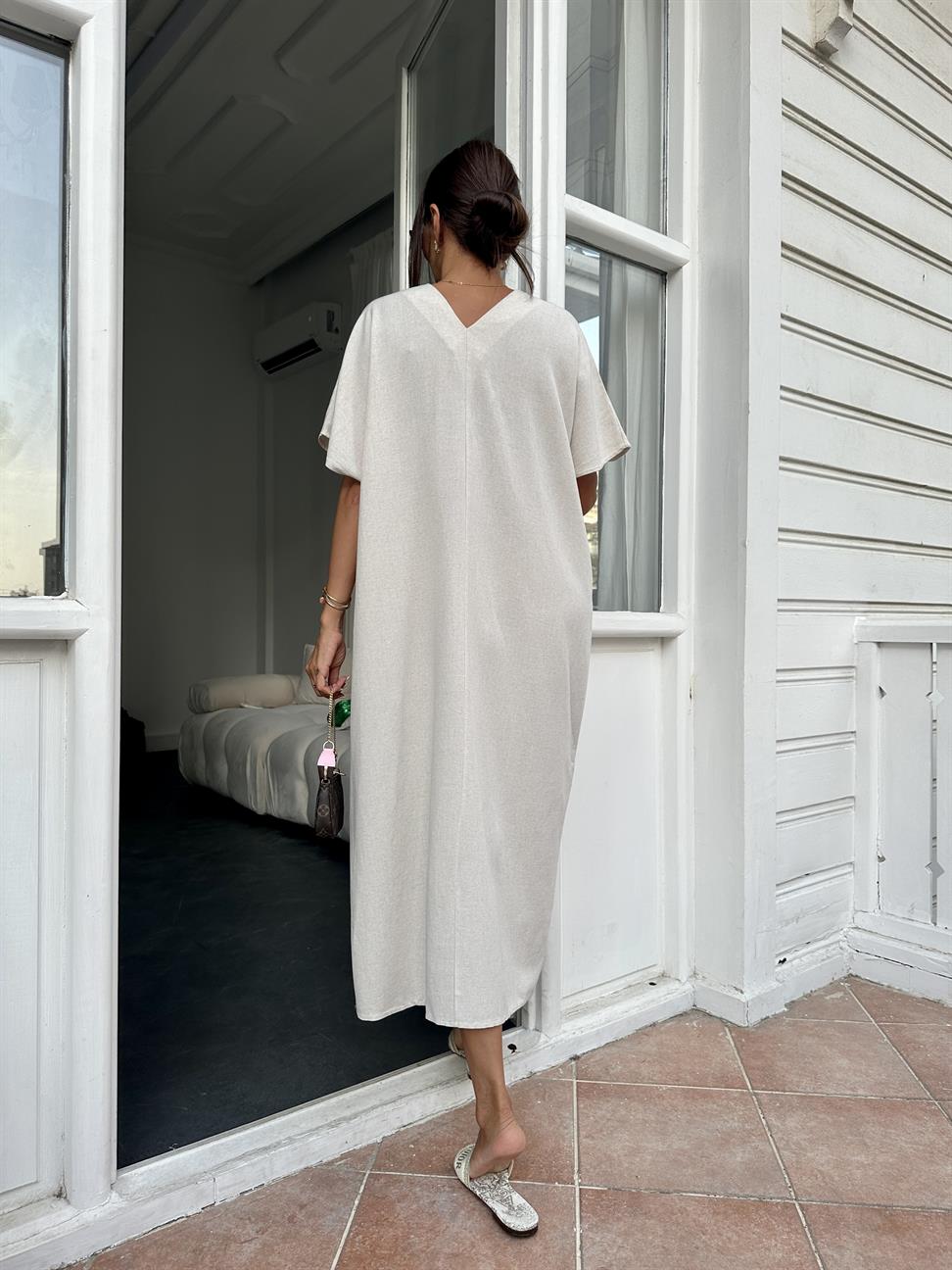 Bej V Yaka Basic Elbise