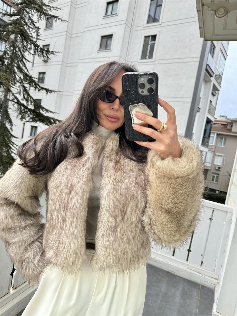 Bej Vegan Kısa Kürk Ceket