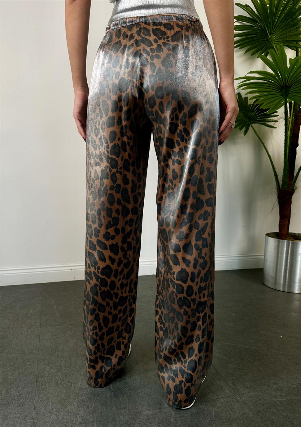 Beli Lastikli Parlak Leopar Desen Pantolon
