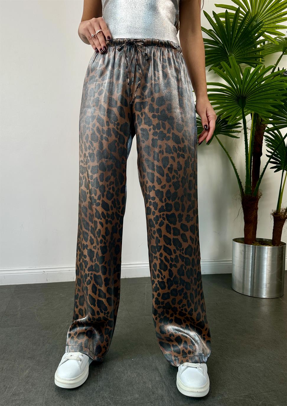 Beli Lastikli Parlak Leopar Desen Pantolon