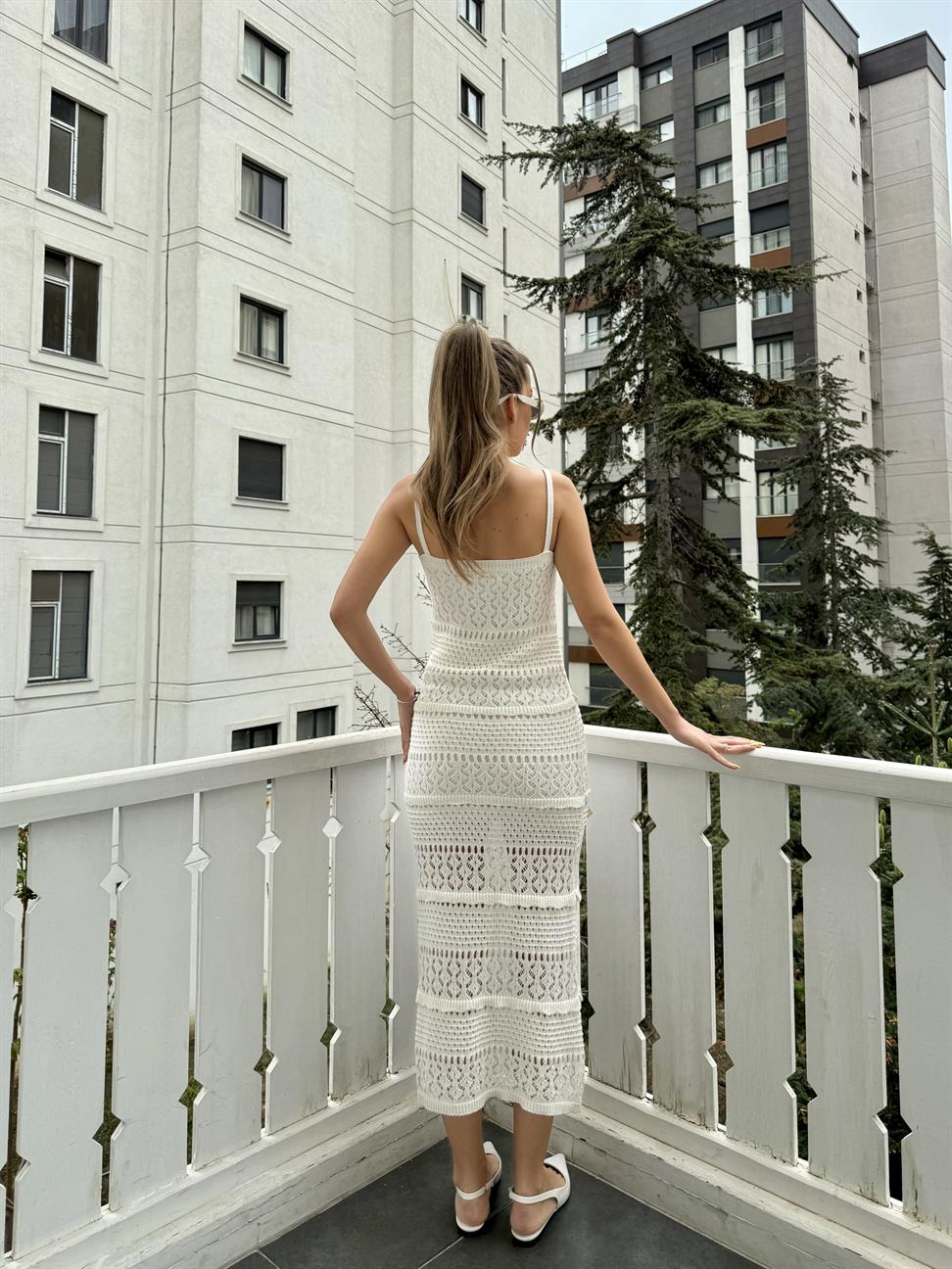 Beyaz Astarlı Ajurlu Elbise