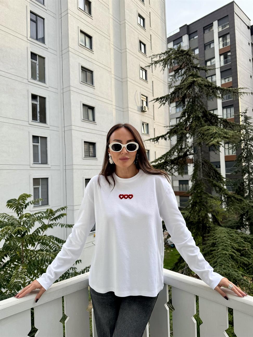 Beyaz Baskı Nakışlı Uzun Kollu Bluz