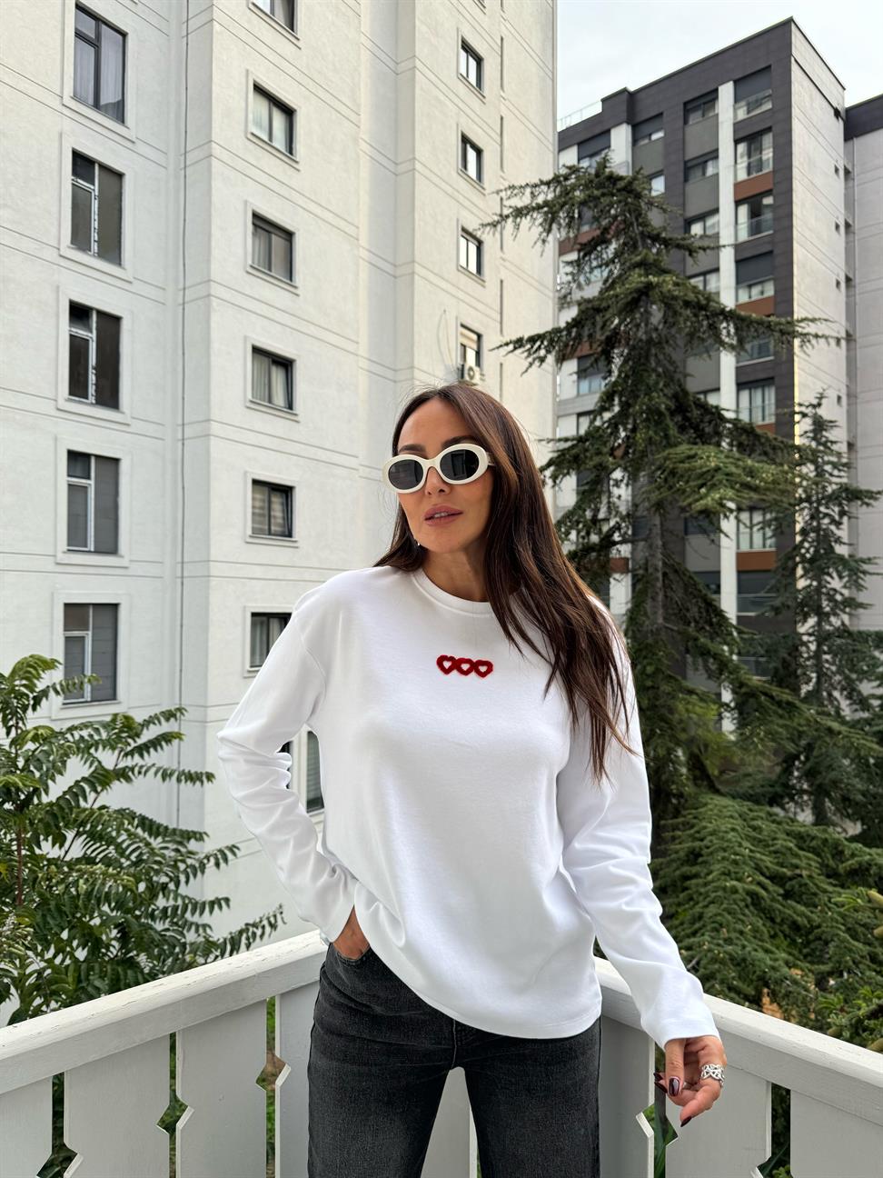 Beyaz Baskı Nakışlı Uzun Kollu Bluz