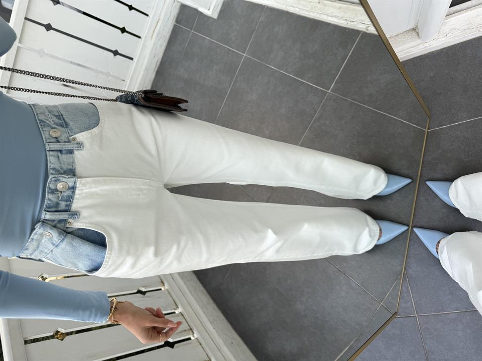 Beyaz Bel Detaylı Jean Pantolon