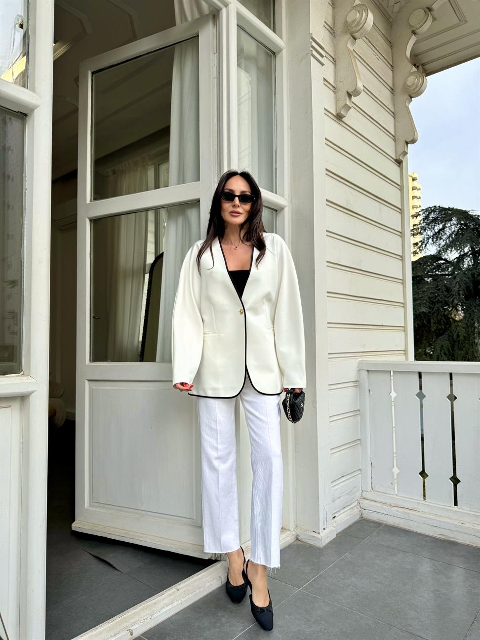 Beyaz Biyeli Roma Ceket