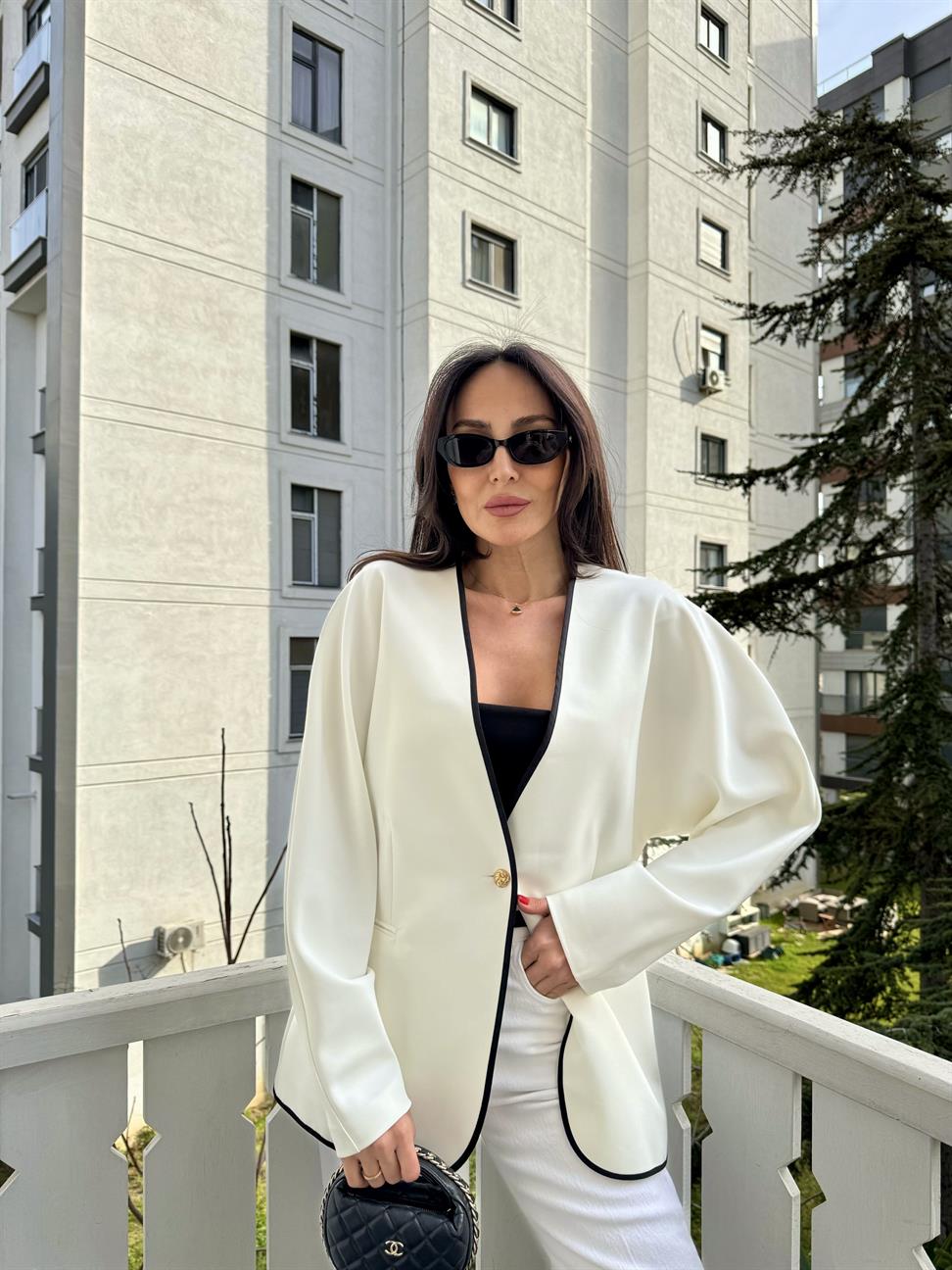 Beyaz Biyeli Roma Ceket