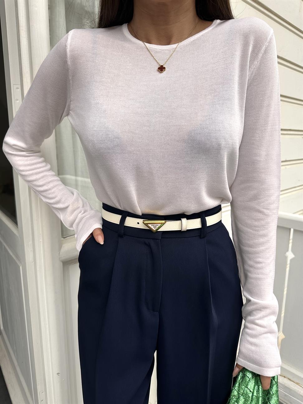 Beyaz Bol Kesim Transparan Triko