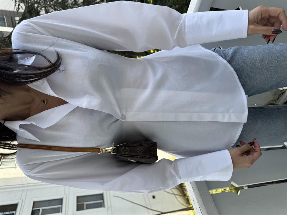 Beyaz Büzgü Detaylı Gömlek