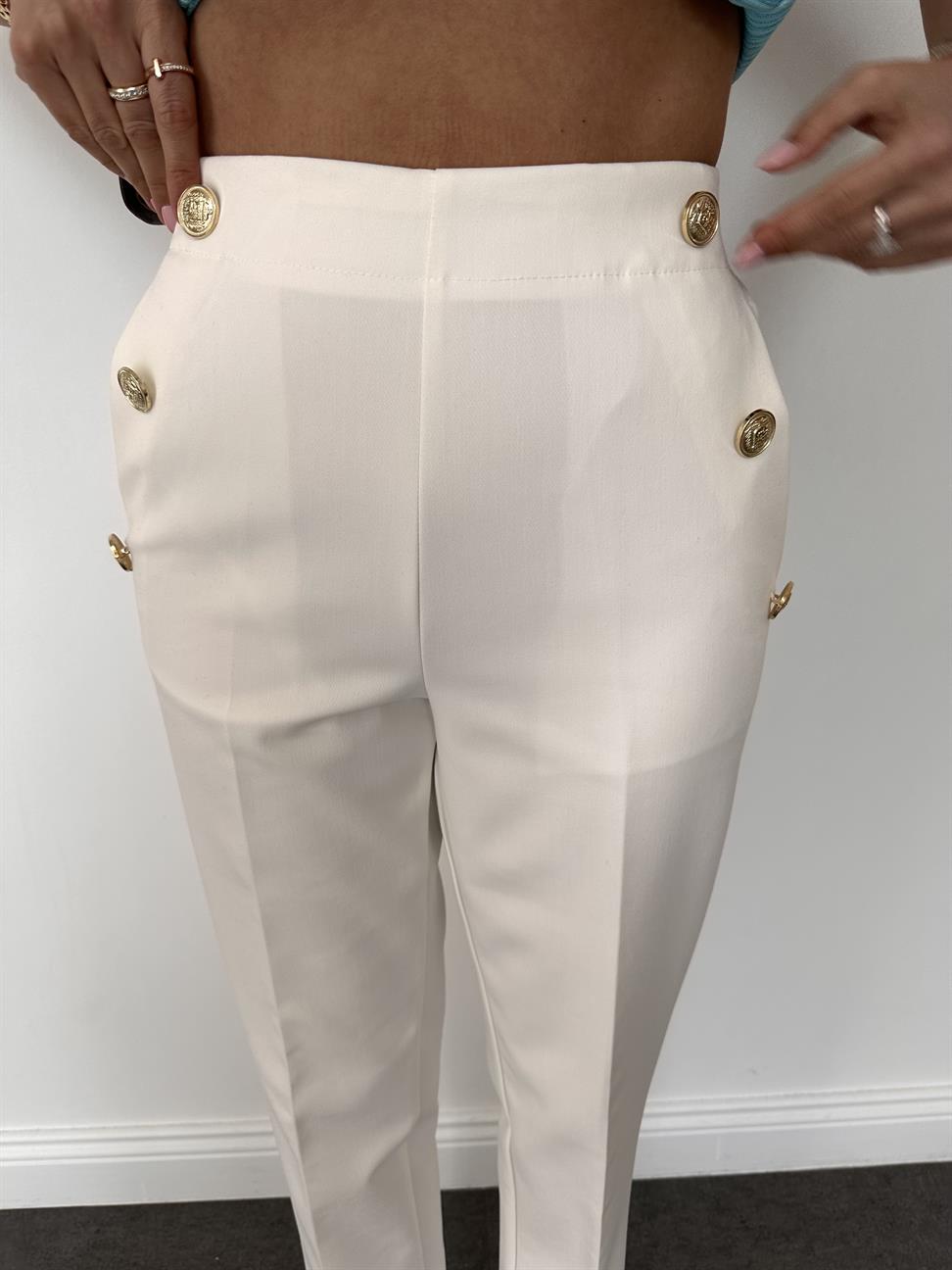 Beyaz Cebi Düğmeli Pantolon