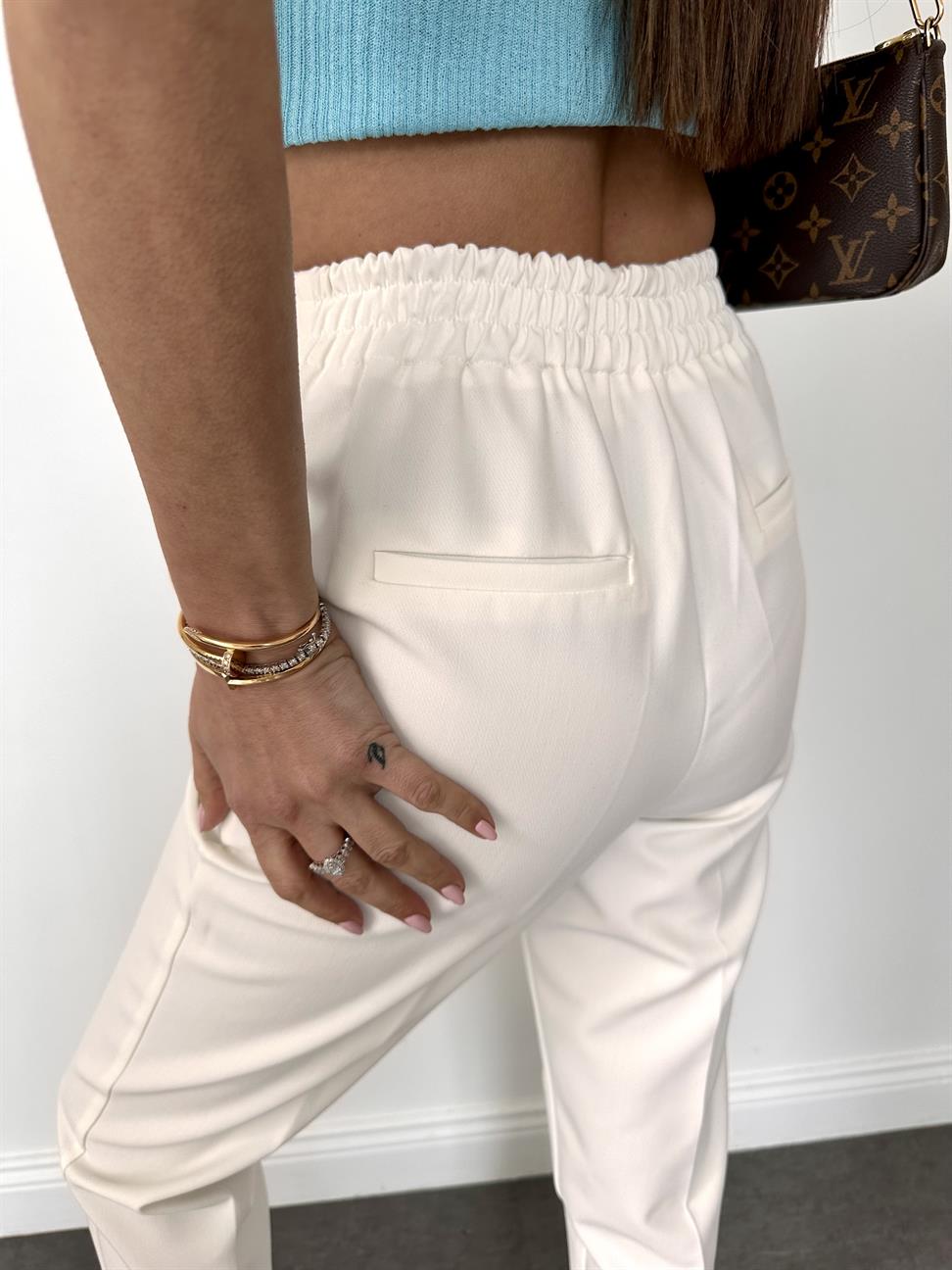 Beyaz Cebi Düğmeli Pantolon