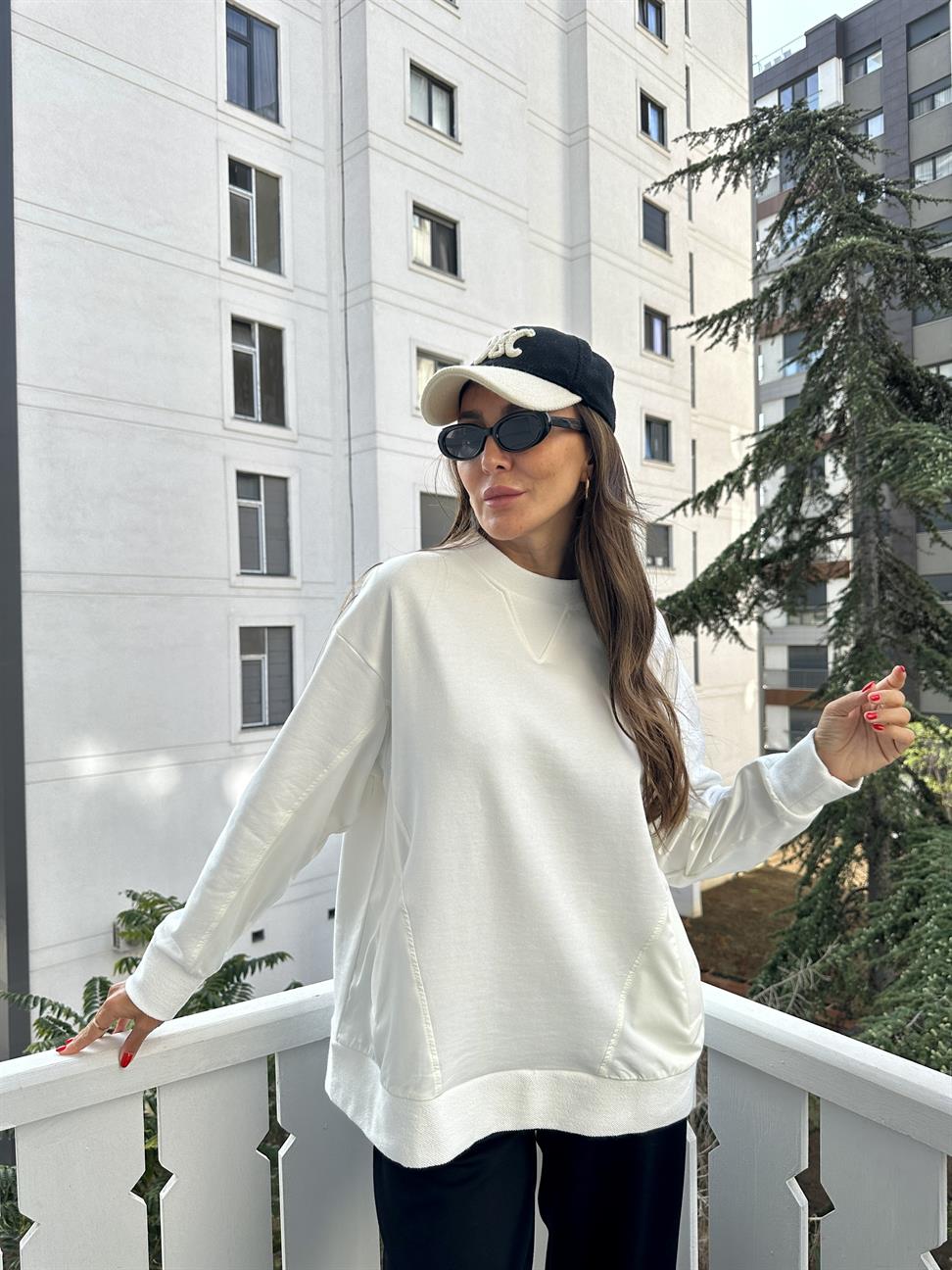 Beyaz Cepli Sweatshirt