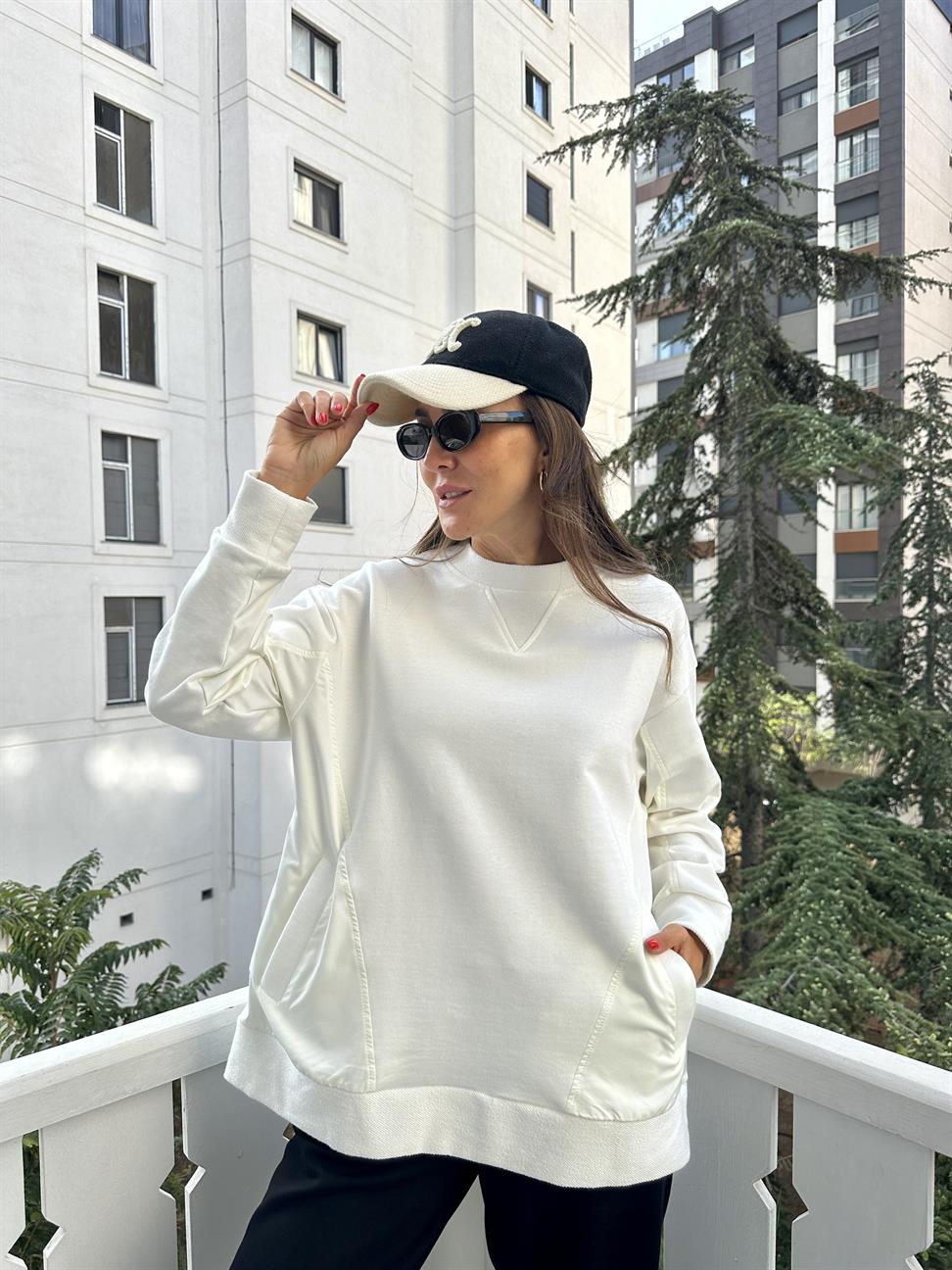 Beyaz Cepli Sweatshirt