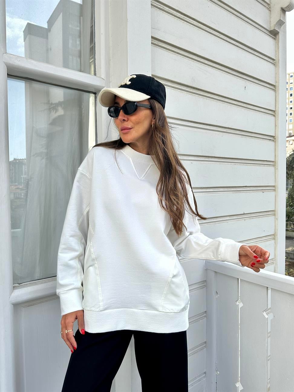 Beyaz Cepli Sweatshirt