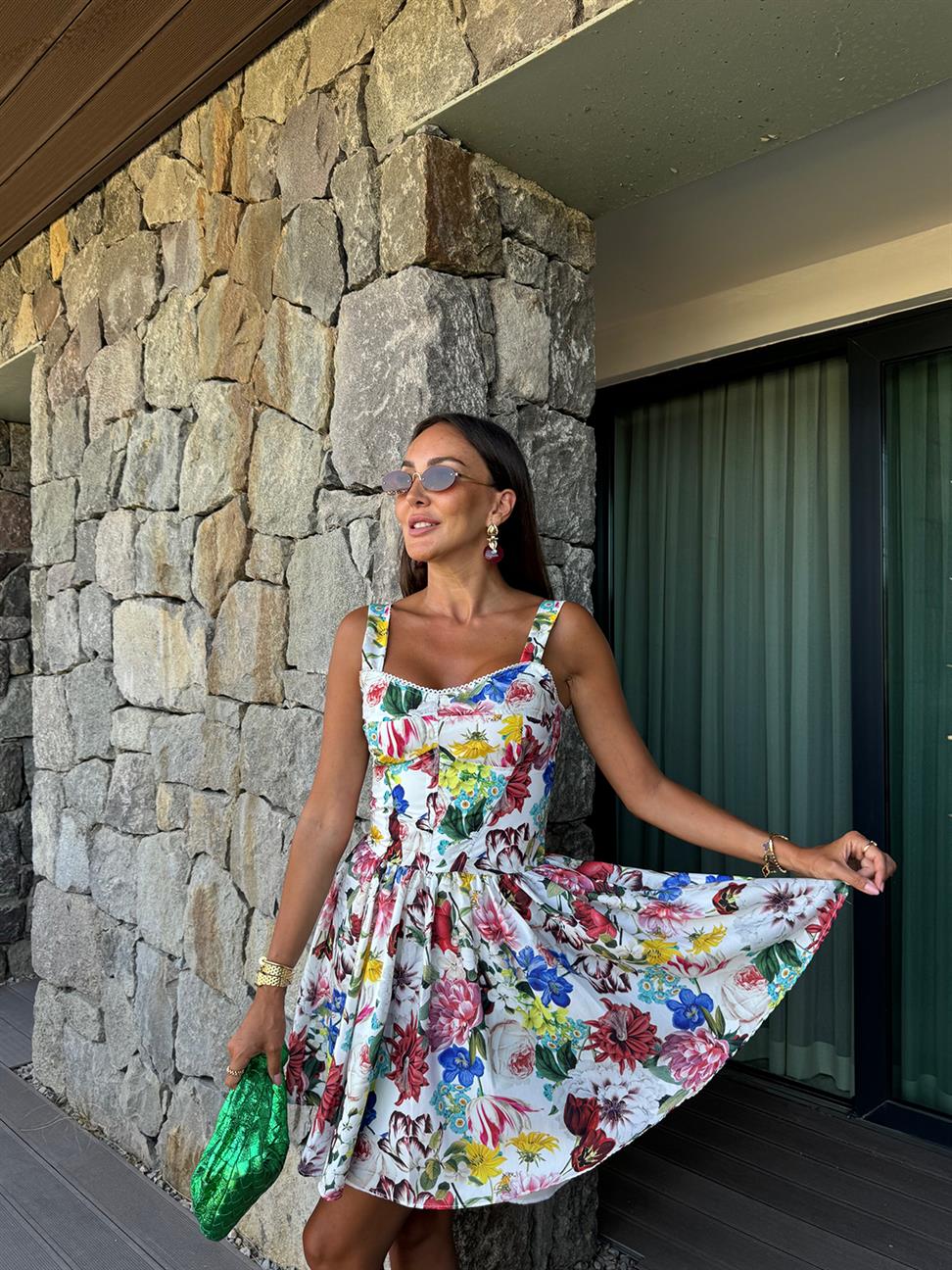 Beyaz Çiçekli Volanlı Elbise 