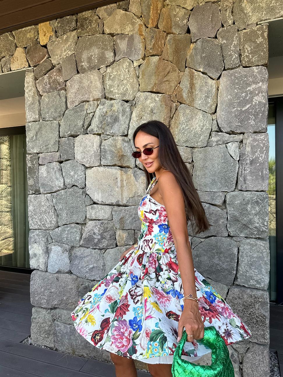 Beyaz Çiçekli Volanlı Elbise 