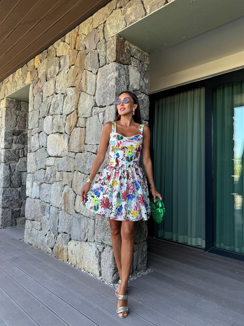 Beyaz Çiçekli Volanlı Elbise 