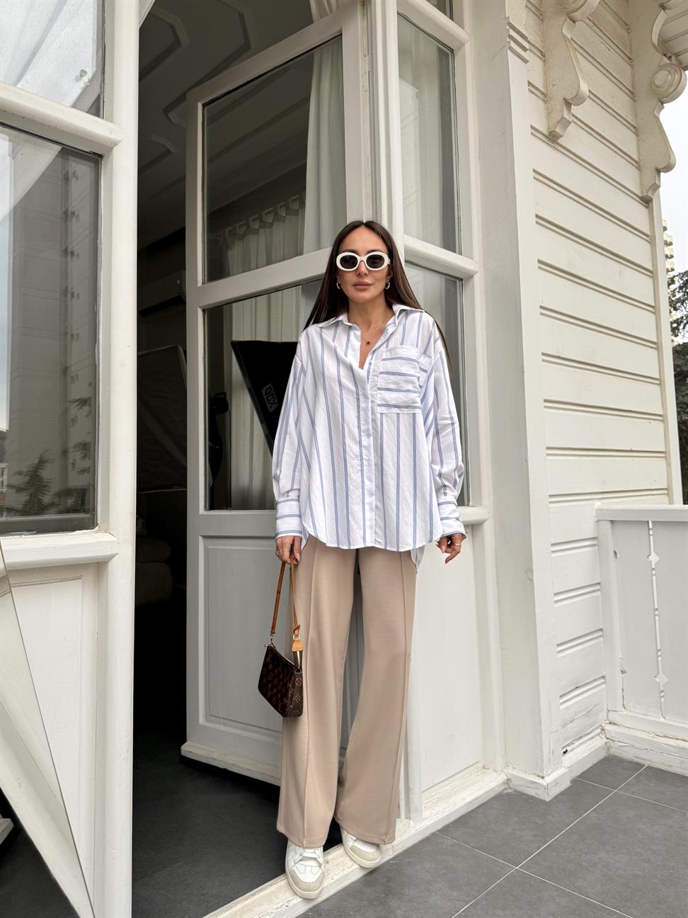 Beyaz Çizgili Oversize Gömlek