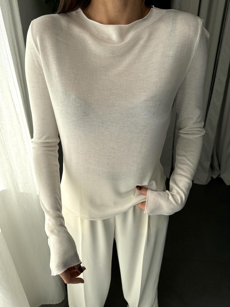 Beyaz Dik Yaka Yarı Transparan Triko