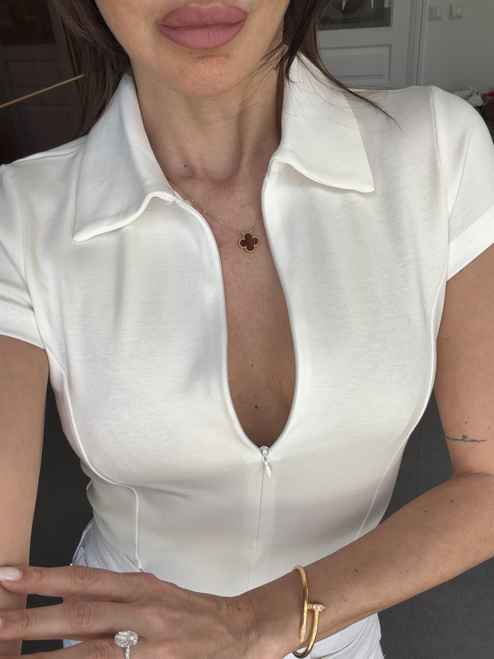 Beyaz Fermuarlı Polo Yaka Tişört