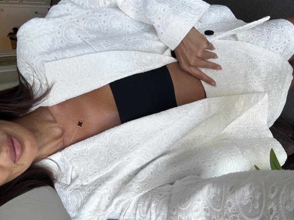 Beyaz Fisto Ceket Şort Etekli Takım