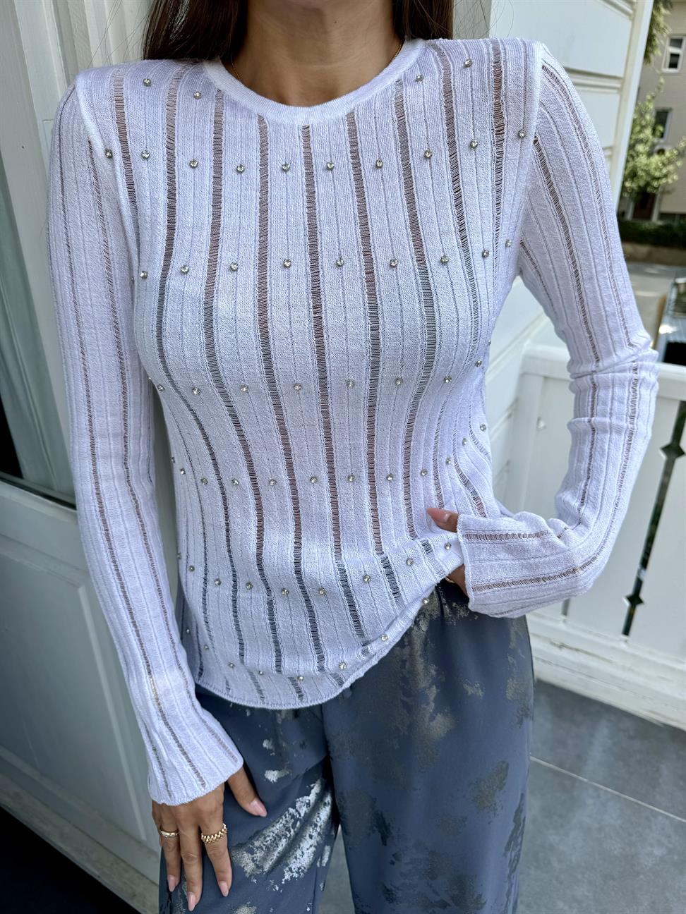 Beyaz Fitilli Taşlı Kazak