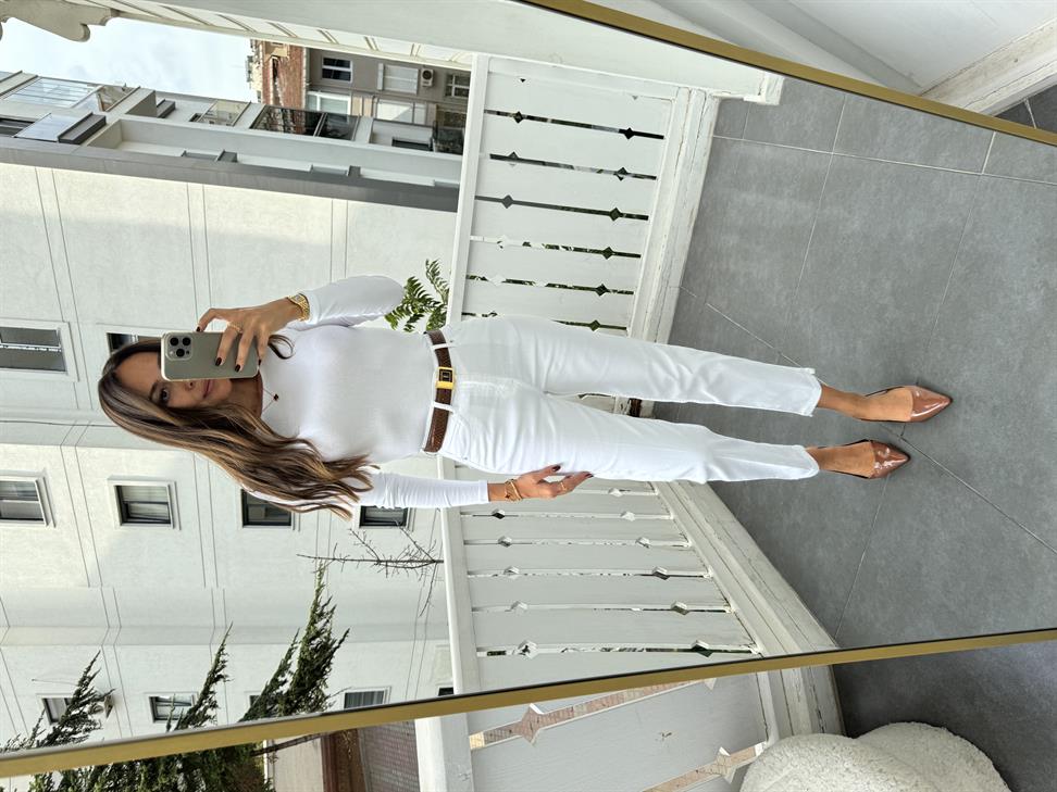 Beyaz Full Likralı Paça Detay Mom Fit Jean