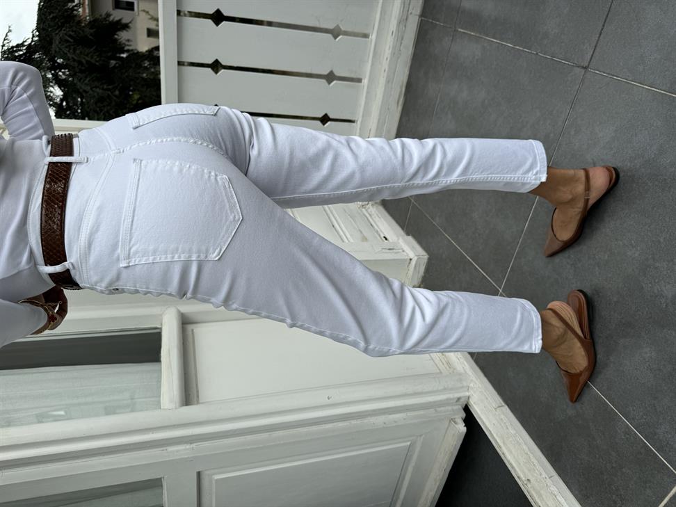 Beyaz Full Likralı Paça Detay Mom Fit Jean